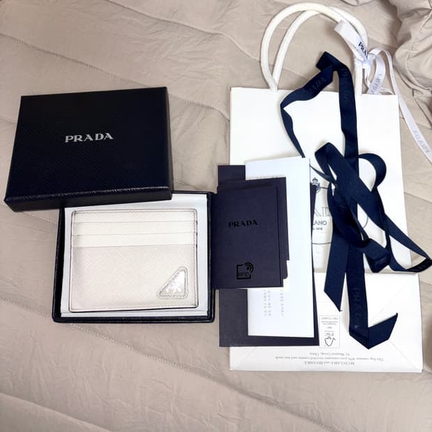 프라다 카드지갑 화이트