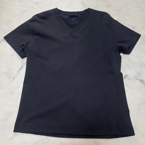 프라다 빈티지 차콜 반팔티 팝니다