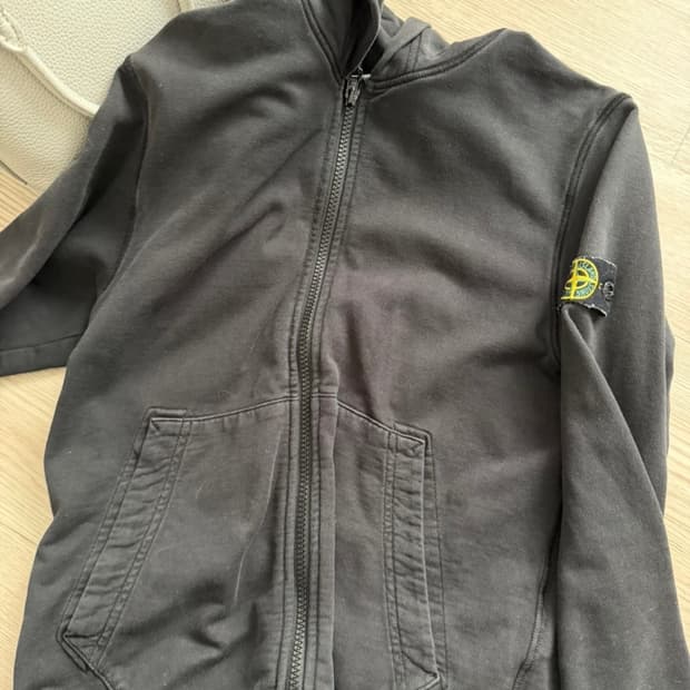 스톤아일랜드 후드집업 