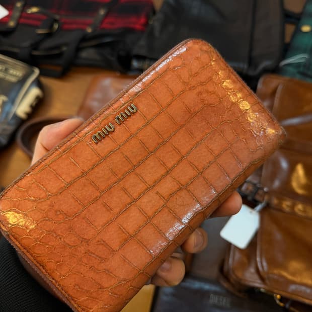 미우미우 악어가죽 패턴 레더 장지갑