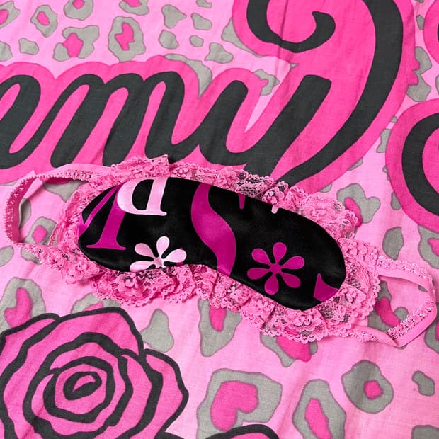 [ MA*RS 마즈 구매사은품 ] MA*RS 블랙핑크 프릴레이스 수면안대