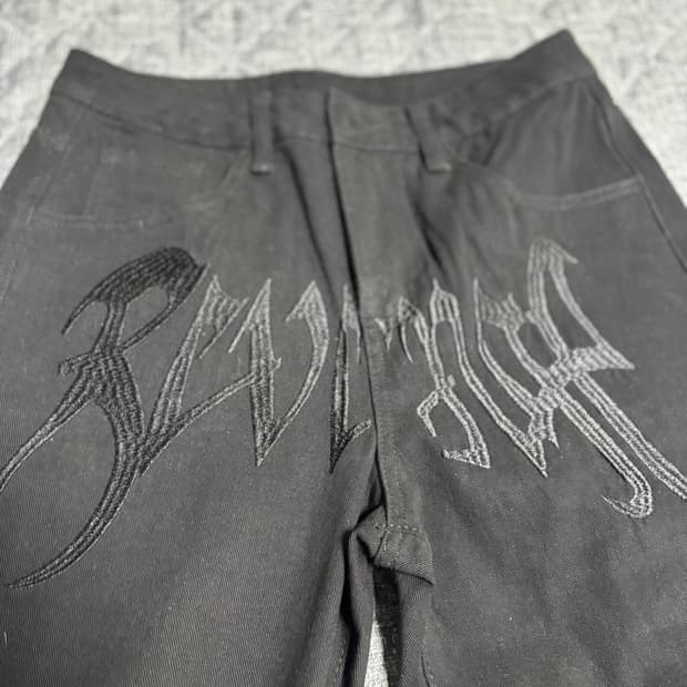 블랙 자수 팬츠