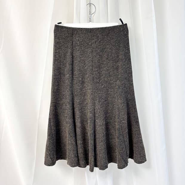 PRENON ASSHU 머드 보카시 삼각형 컷 플레어 스커트