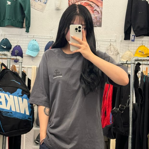 유니클로 UT 스누피 차콜 그레이 반팔티 L