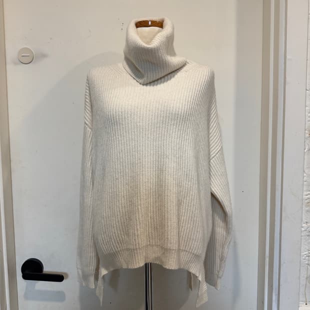 블루마린 블루걸 터틀넥 니트