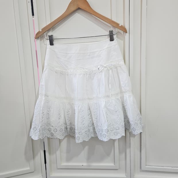 화이트 코튼 자수 레이스 스커트
