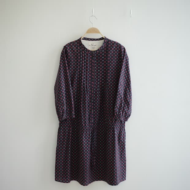 Niko and • 네이비 패턴 핀턱 아사코튼 원피스