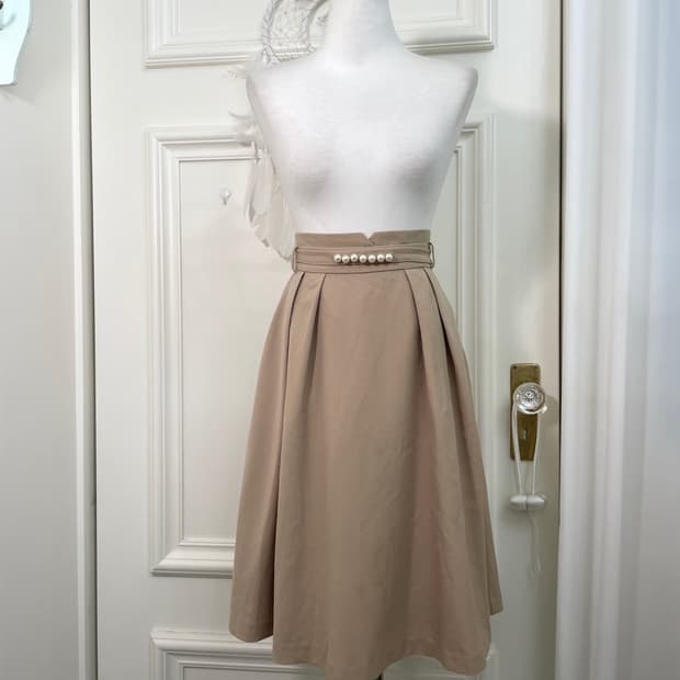 beige pearl belt pleats midi skirt