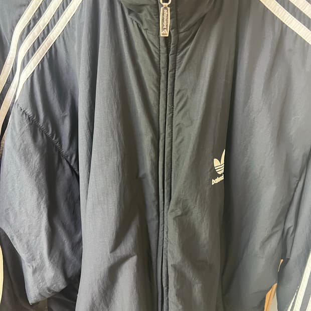 발렌시아가x아디다스 리버시블 자켓 팝니다