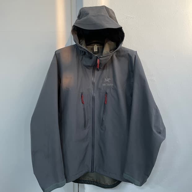 아크테릭스 알파 LT 고어텍스 바람막이