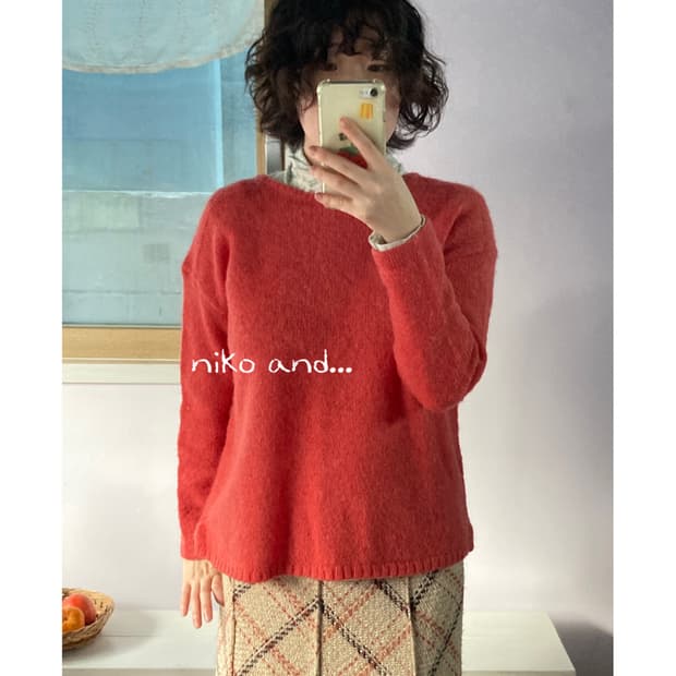 니코앤드 코랄색 울100 니트