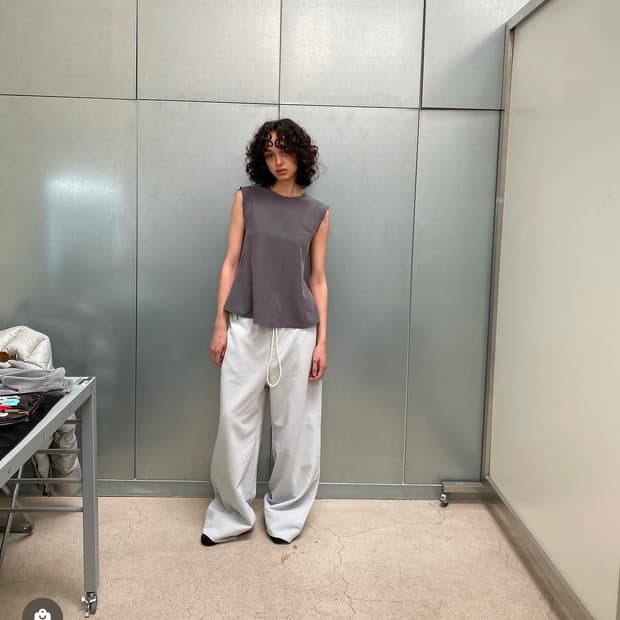 꼰누나쿠에라 슬리브리스 차콜
