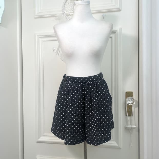 black beige dot button banding mini pant