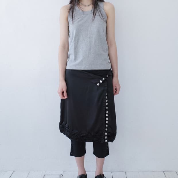 산코파퓨엘라 Silky rue wrap skirt (Black)