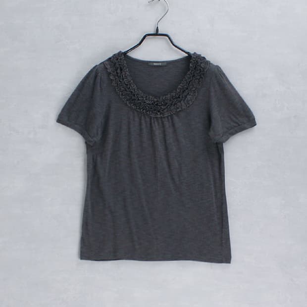 INNOCE _ frill neck top