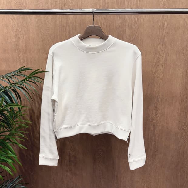 아크네 스튜디오 모크넥 크롭 맨투맨 무지 사이드 지퍼 디테일 화이트