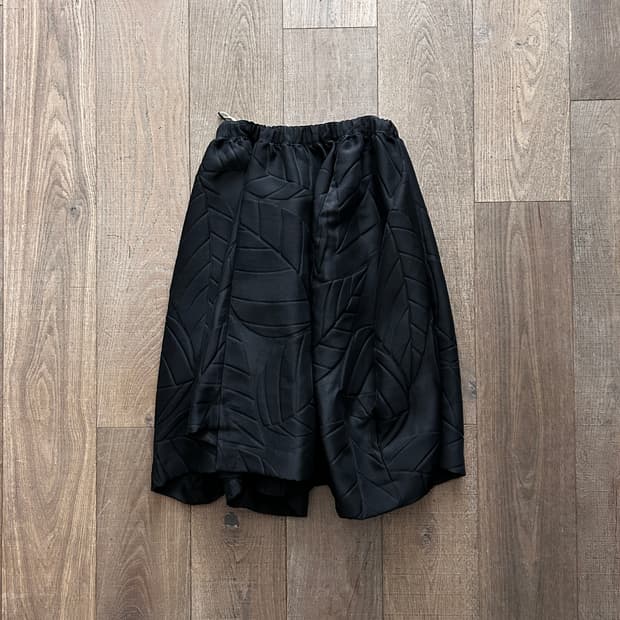 Leaf Embossing Volume Skirt