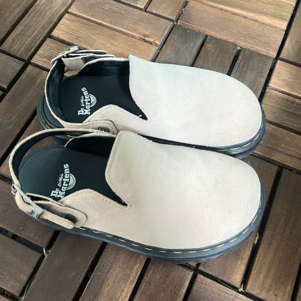 닥터마틴 연핑크 스웨이드 뮬