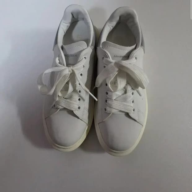 알렉산더맥퀸 오버솔 스니커즈 화이트 사이즈 240 (38)