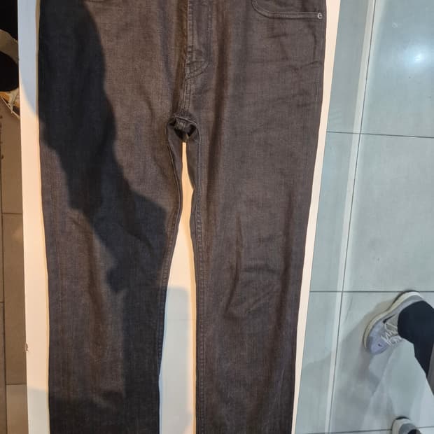 아르마니 진 29 판매합니다 
단시간 착용하고 보관만 해서 판매합니다 
