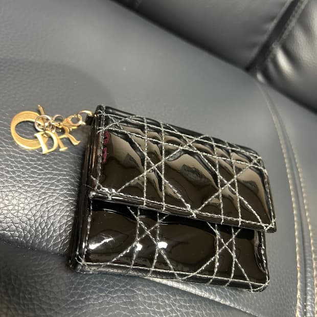 디올 페이던트 까나쥬 로투스 지갑