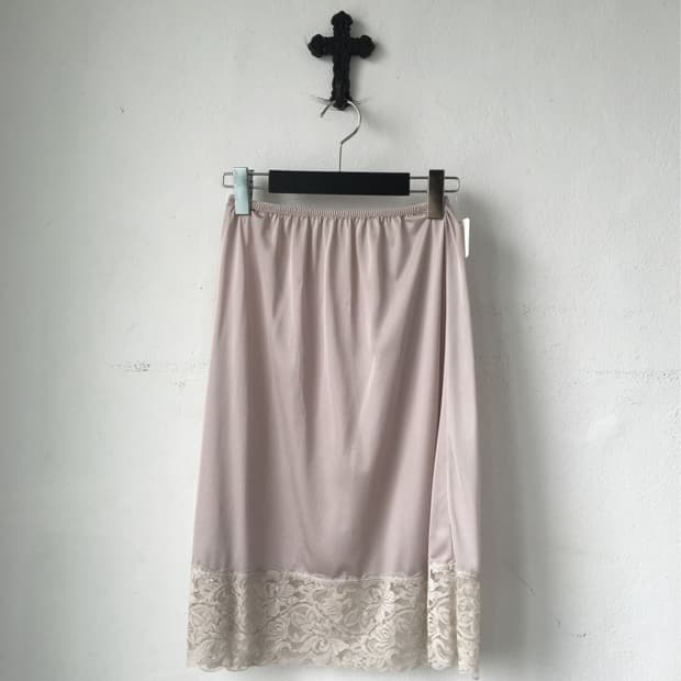 Lace point slip skirt