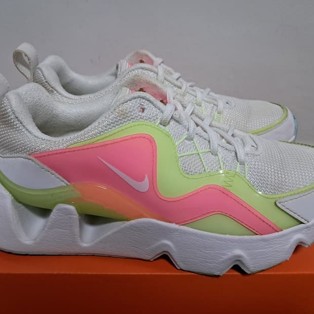 나이키 스니커즈 235