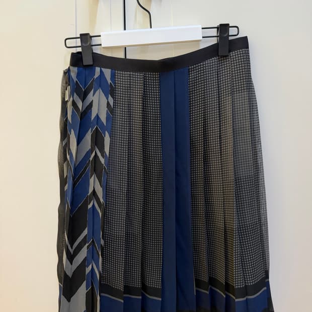 사카이 랩 플리츠 스커트