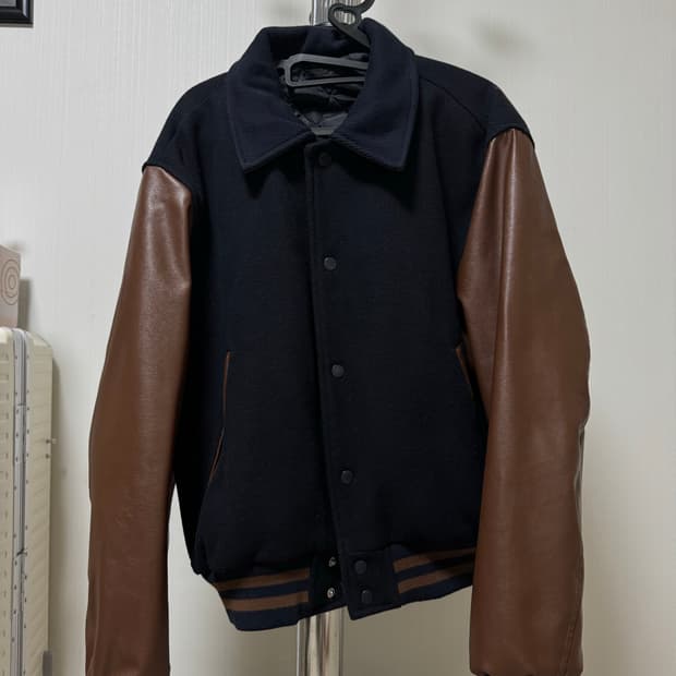 에잇세컨즈 바시티 자켓