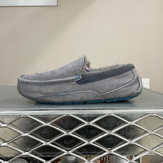 어그 아스콧 회색 스웨이드 270