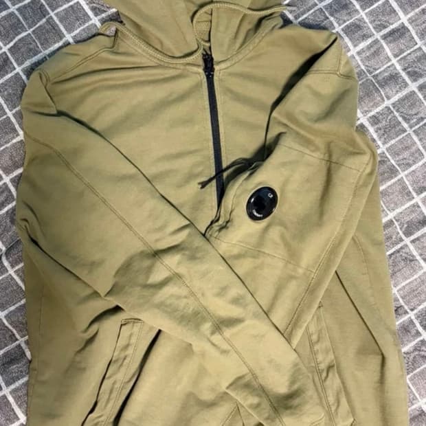 cp컴퍼니 렌즈 후드집업 카키