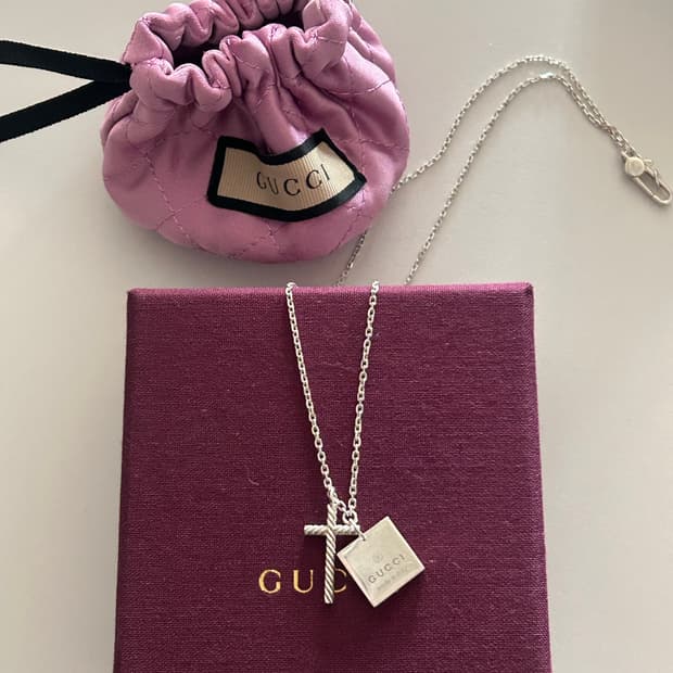 희귀템) 구찌 스퀘어십자가 목걸이