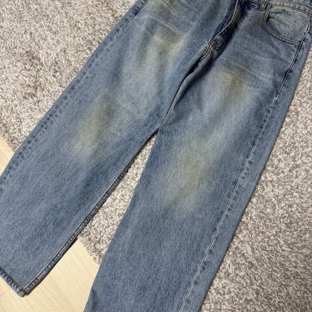 쿠어 더스티 엠보 워시드 데님 팬츠