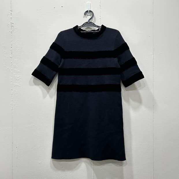 마쥬 maje 벨벳니트 원피스 1사이즈 (55)