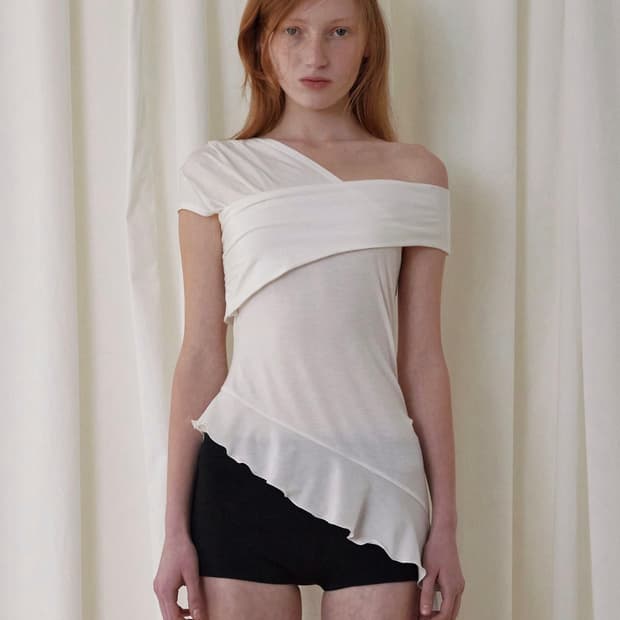 보헤미안서울 TUCK JERSEY RUFFLE TOP