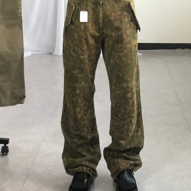 Pattern knee point pants