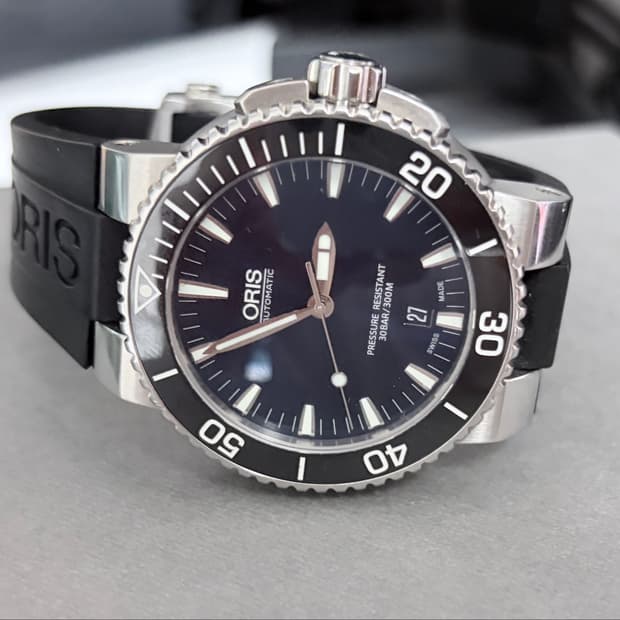 오리스 아퀴스 데이트 43.5mm