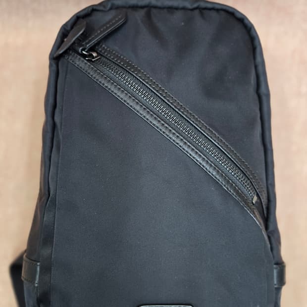 [정품] 아이더(EIDER) 블랙 로고 슬링백 / 상태 최상 / 남녀공용