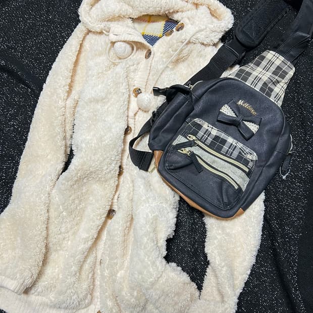 2000s JPN 달천깔 폼폼 양털 화이트 후드집업