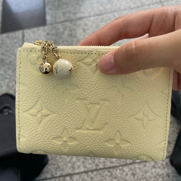 루이비통 리사 월릿