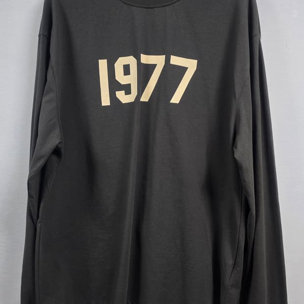 Essential 1977 롱슬리브 XL