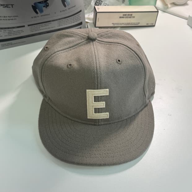 [새상품]ESSENTIALS 에센셜 뉴에라 E 로고 볼캡 탄