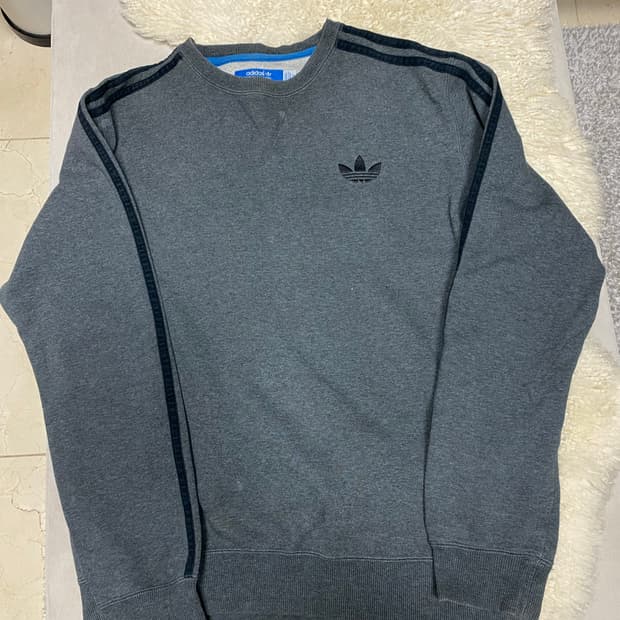 아디다스 맨투맨 롱슬리브 100, 105 두 개 만 원.