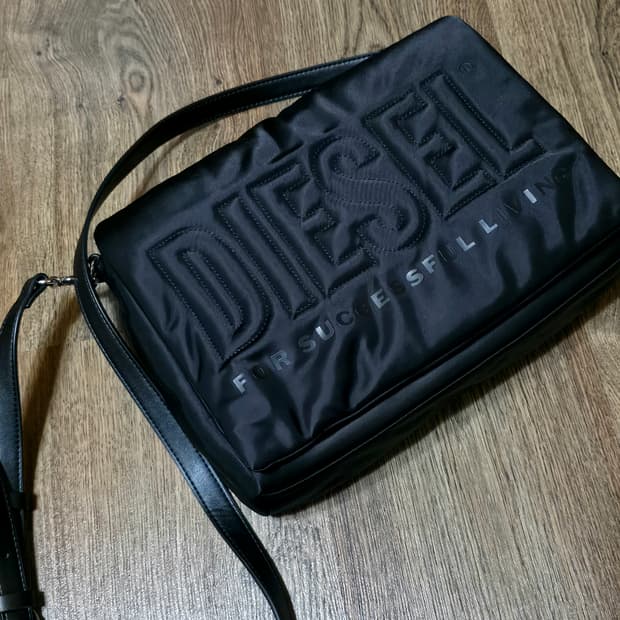 디젤 패디드 크로스백