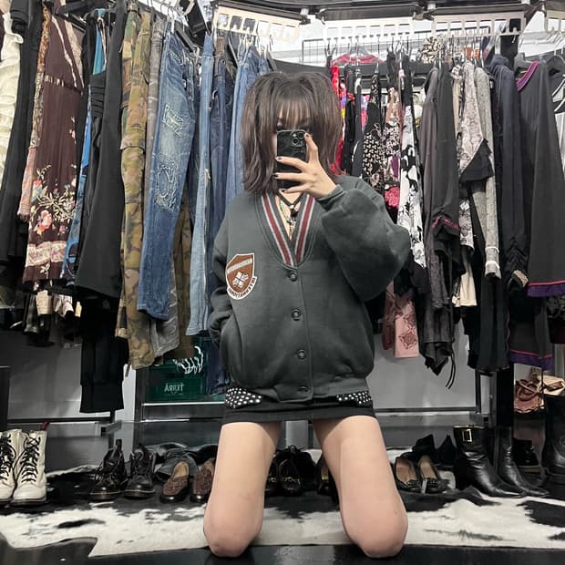 V넥 자수 가디건