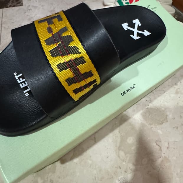 오프화이트 슬리퍼