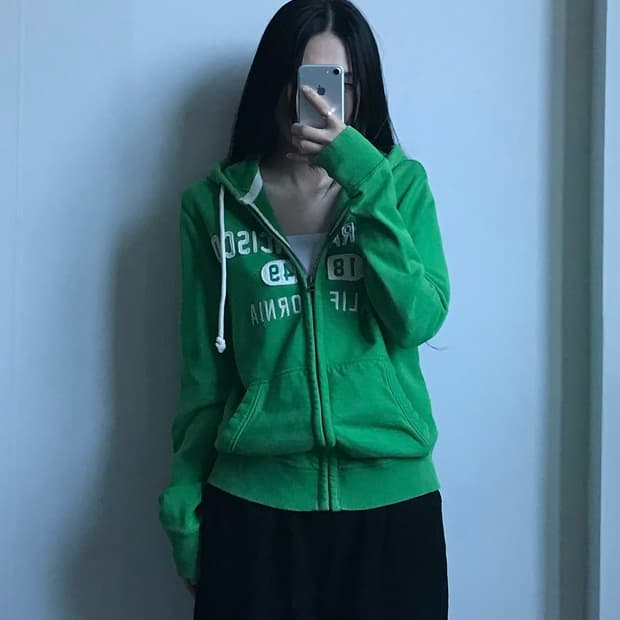 후아유 y2k 와투케 그린 후드집업