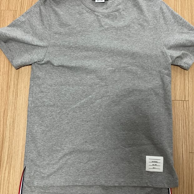 톰브라운 그레이 반팔티 2사이즈