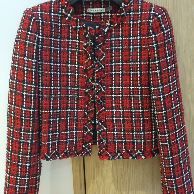 Alice + Olivia 여성 자켓 새상품 판매합니다!