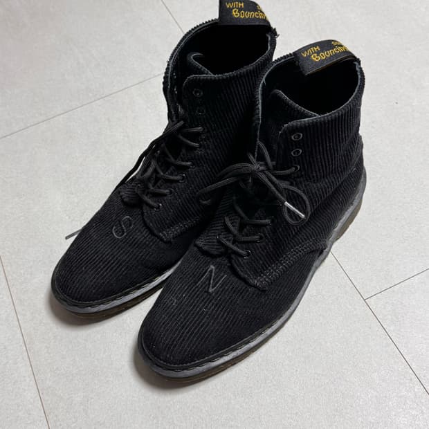 Undercover x Dr. Martens 60주년 코듀로이 1460